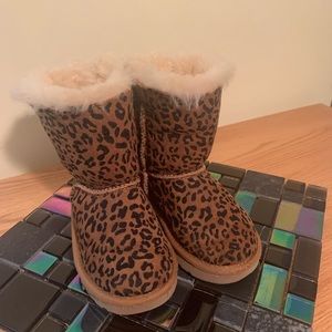Sz 7 Toddler UGG Bailey Bows Cheetah Print Boots!